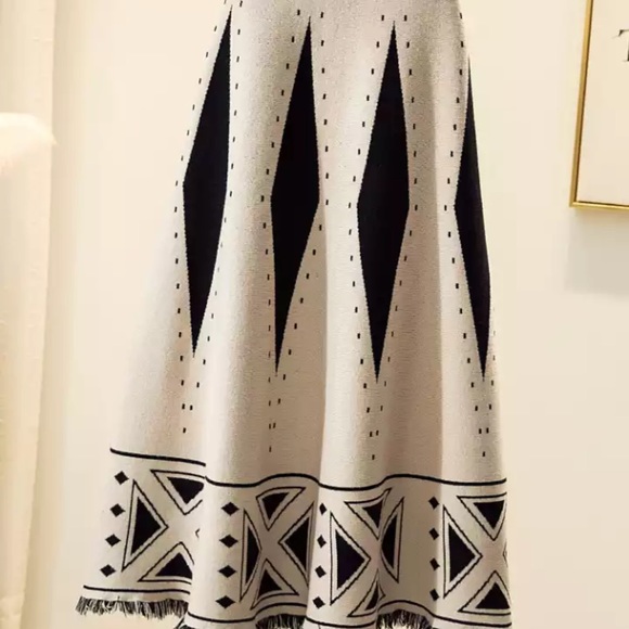 The Marikisha Knit Full Skirt - Picture 7 of 8